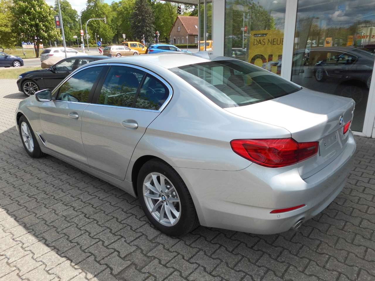 Left hand drive BMW 5 SERIES 520i BUSINESS